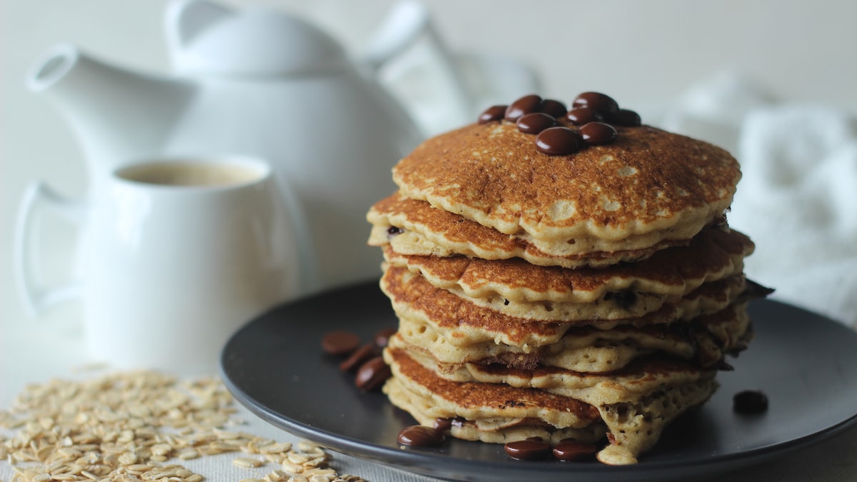 Pancakes ohne Mehl: Einfaches Rezept mit Haferflocken und Äpfeln