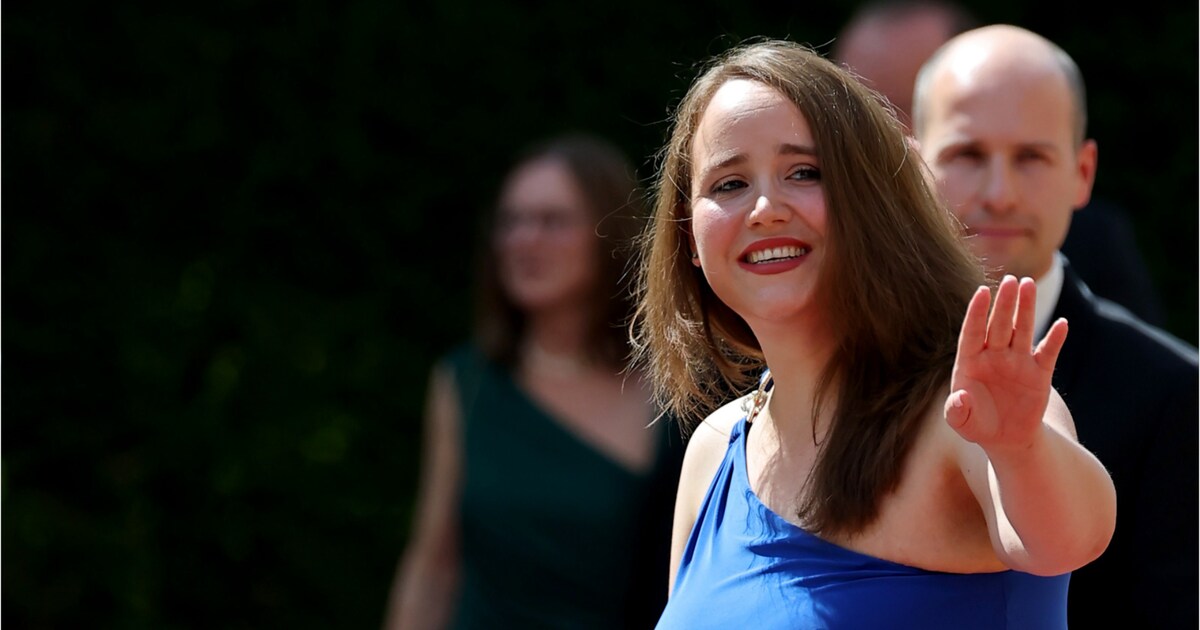 Ricarda Lang shows off her figure in a skin-tight dress at the Bayreuth ...
