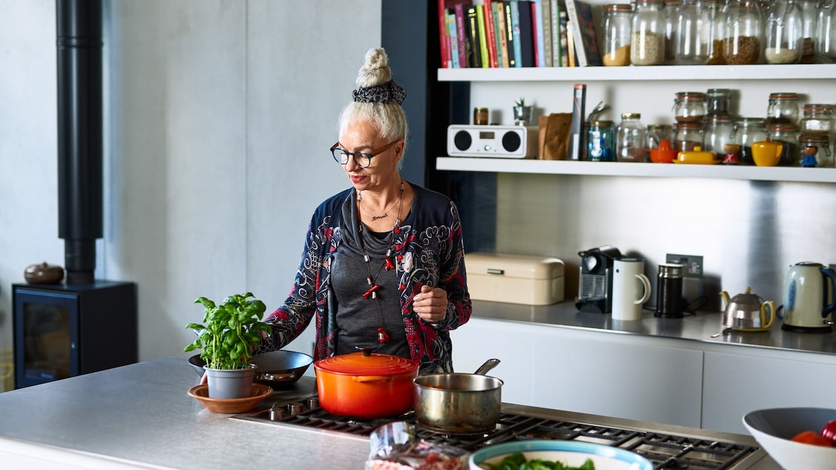 frau kocht-1223375549.jpg