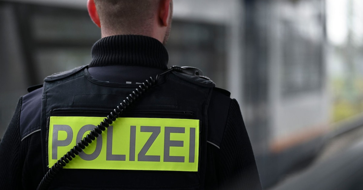 Train conductor tries to check man's ticket — the man attacks and ...