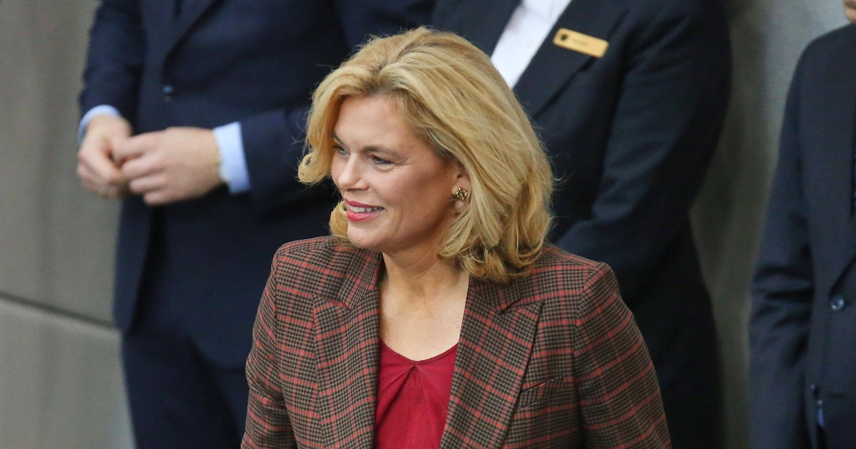Julia Klöckner im eleganten Look bei Lanz – ein Detail springt ins Auge