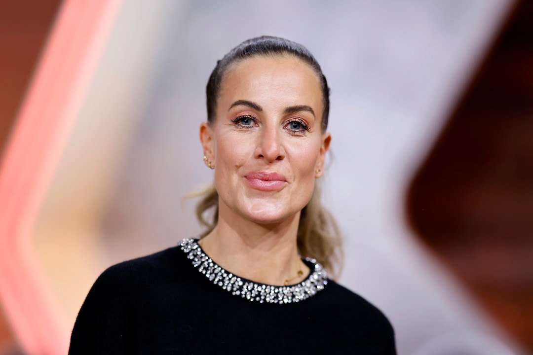 Charlotte Würdig stört sich an ihren Schlupflidern. Sie sollten jetzt gehen.