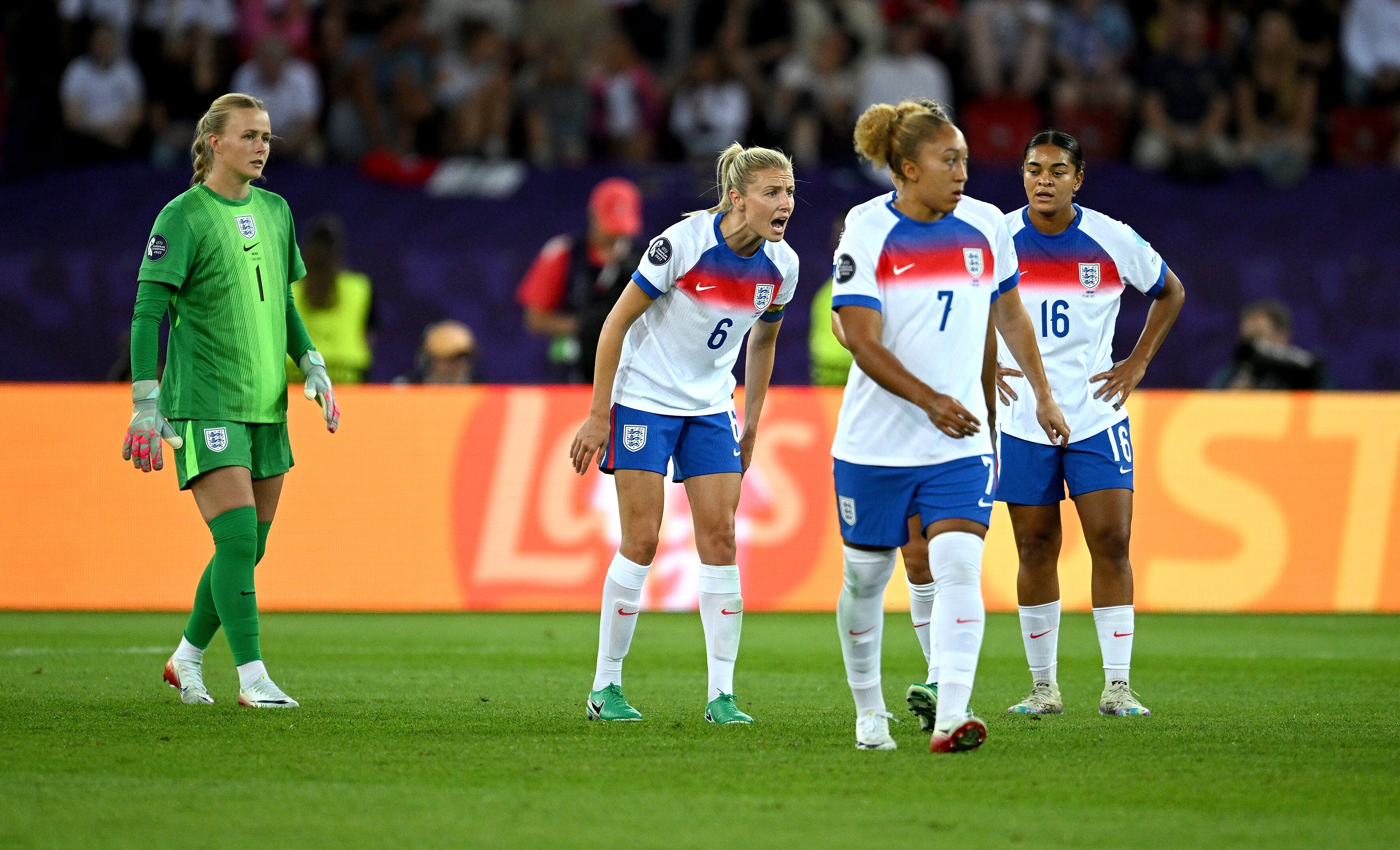 As mulheres inglesas não se ajoelham mais antes do início do jogo