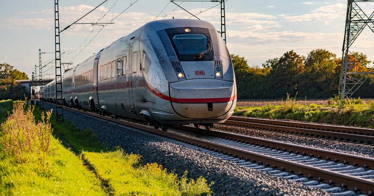 Mann geht in Bayern mit Axt in ICE auf Reisende los - Täter festgenommen