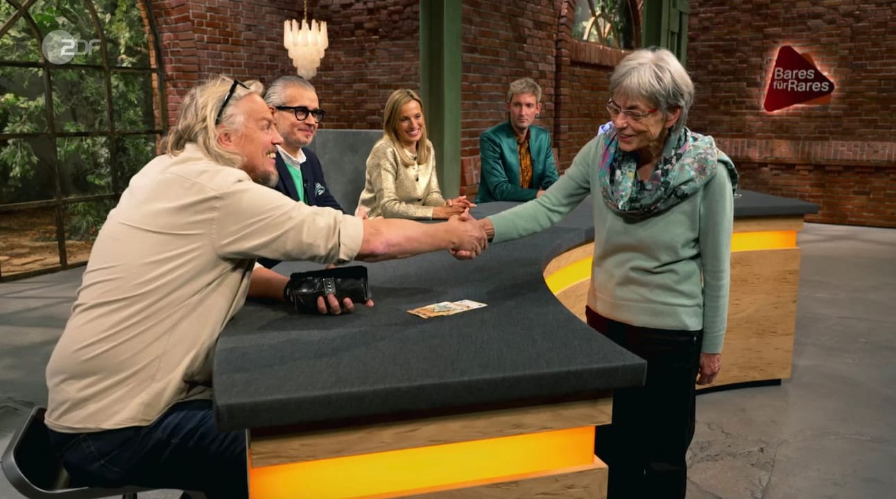Anaisio Guedes bot 270 Euro, doch Jos van Katwijk sicherte sich den Dampfer mit 300 Euro. „Er geht nach Holland“, freute sich der Händler.