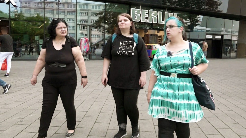 Brigitte aus „Hartz und herzlich“ gönnt sich trotz Geldsorgen Nagelstudio-Besuch.
