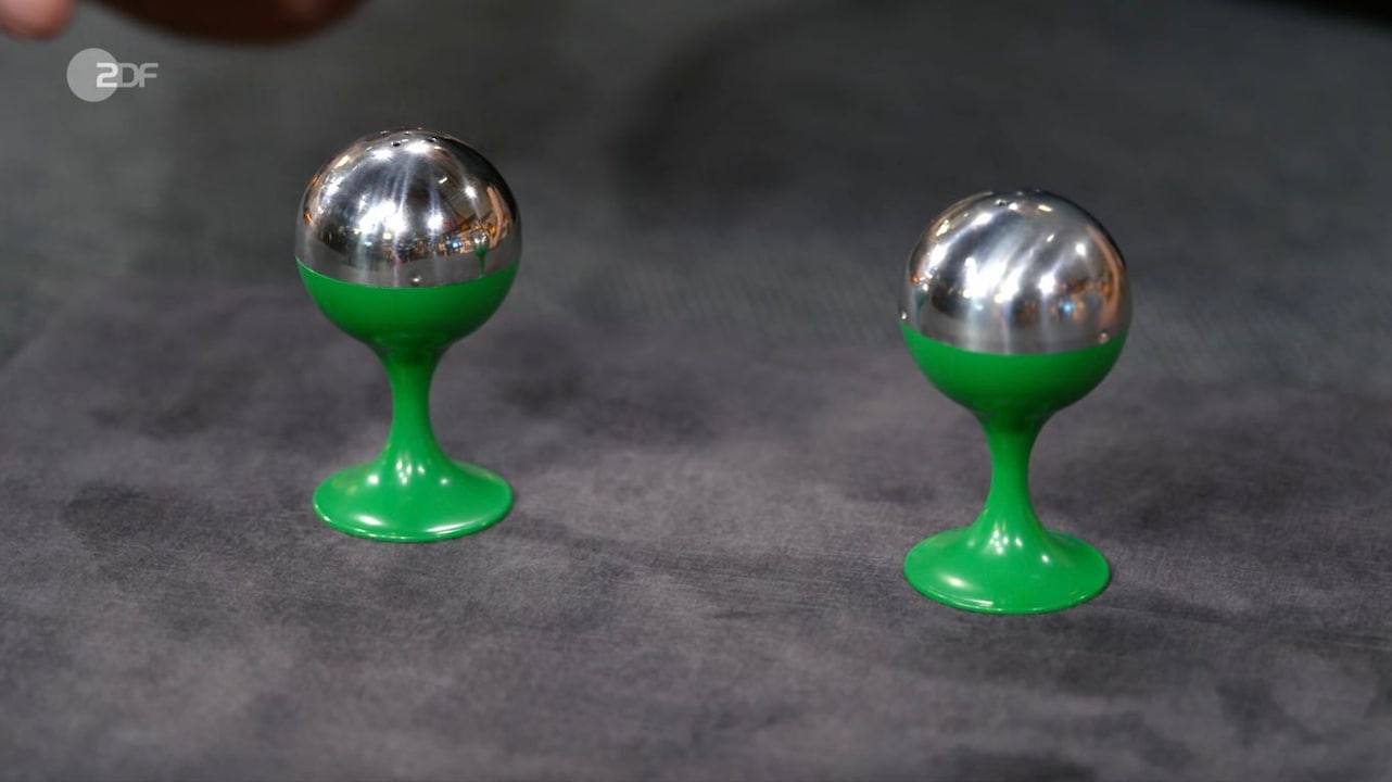 Als weiteres Objekt der Sendung wurde ein Salz- und Pfefferstreuer-Set im Space-Age-Design von Sven Deutschmanek in den 1960er- bis 1970er-Jahren datiert.