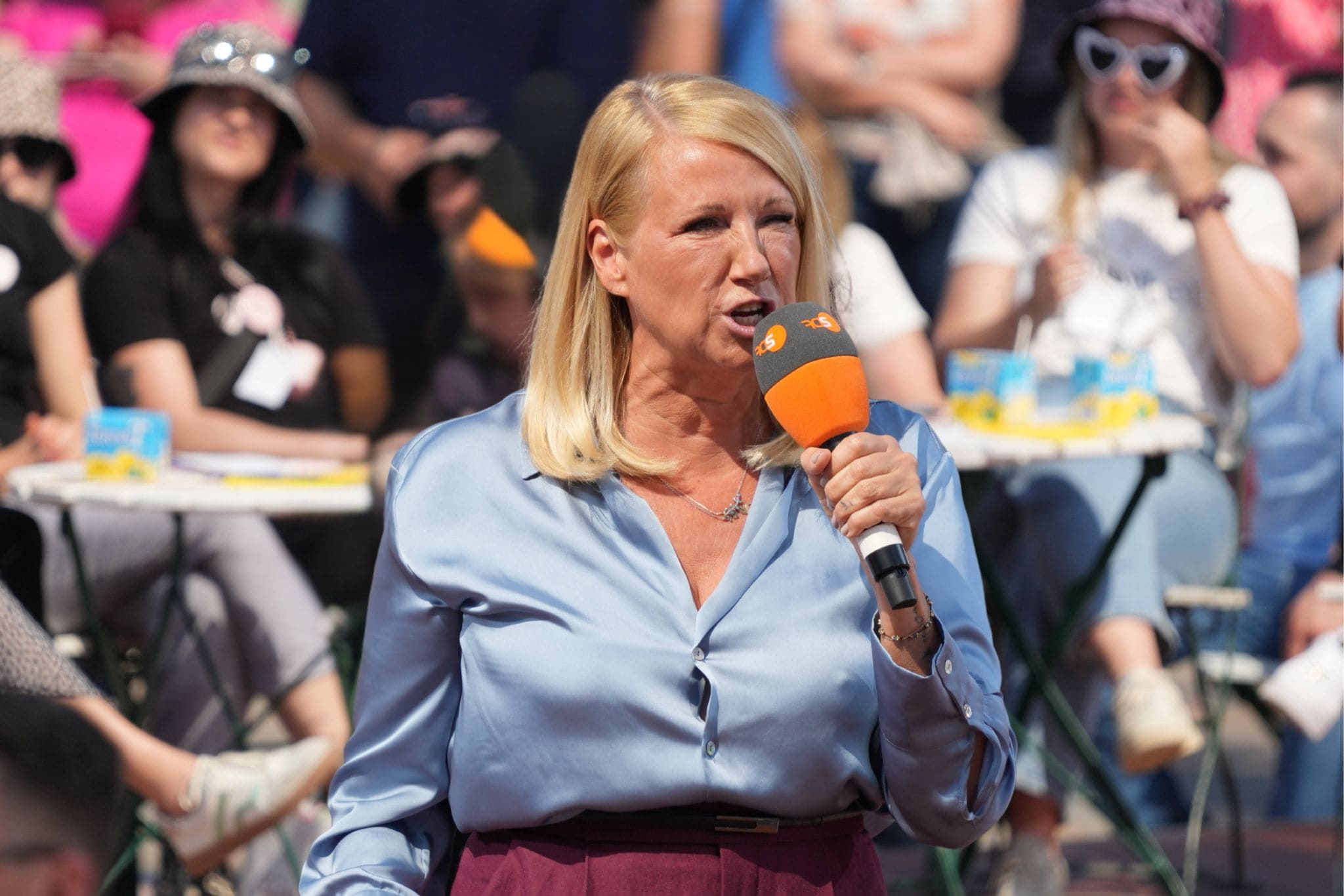 Andrea Kiewel moderiert den "ZDF-Fernsehgarten".