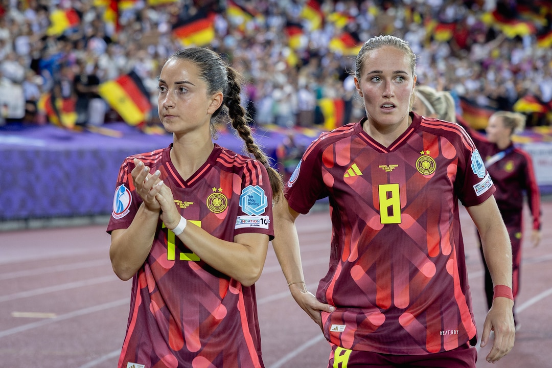Sara Däbritz (l) obok Sydneya Lohmanna