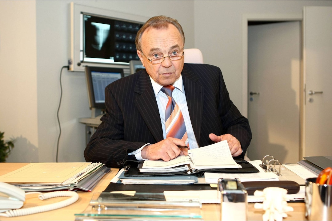 Dieter Bellmann während Dreharbeiten zu "In aller Freundschaft".