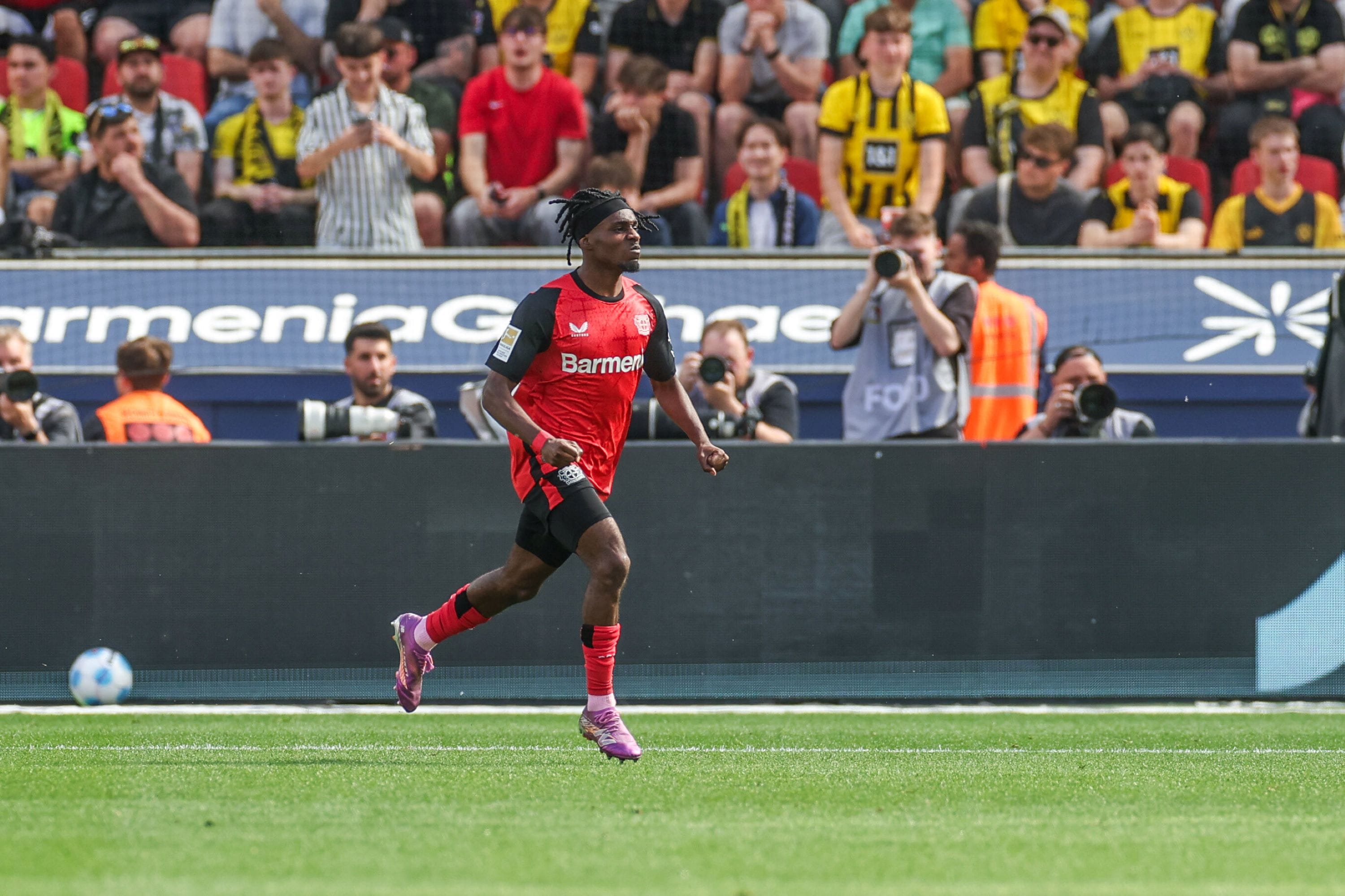 Jeremie Frimpong leaves Bayer Leverkusen