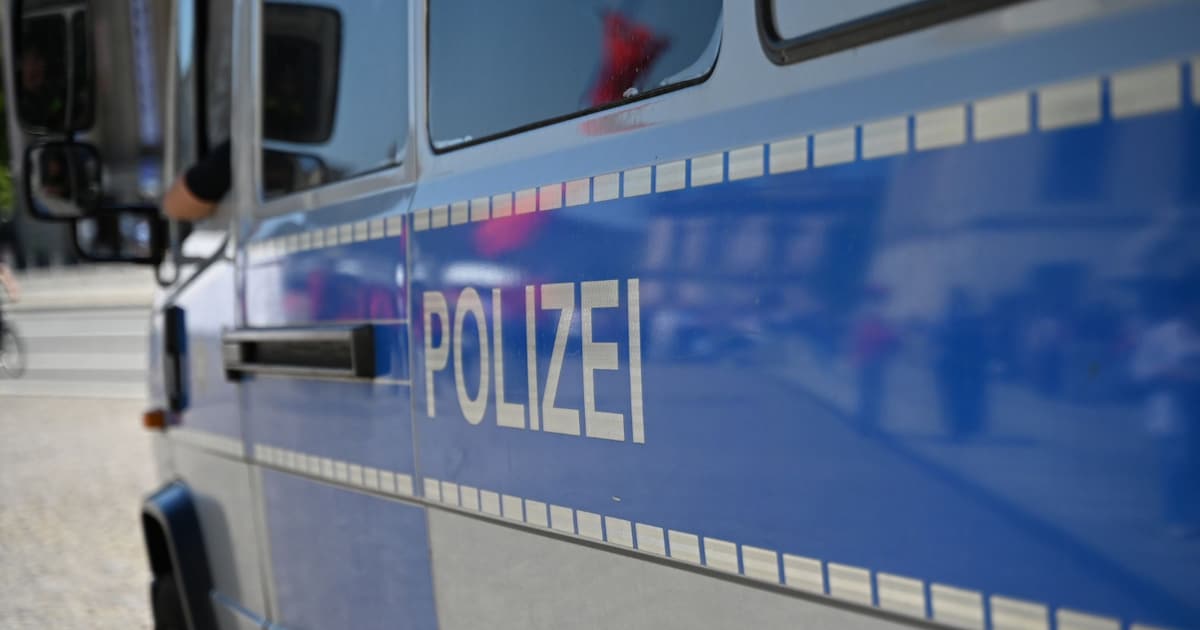 “You child murderer!”: Man attacked with knife in Berlin over Star of ...