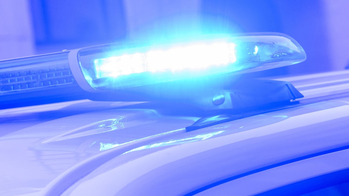 Auto Hunderte Meter von Lkw mitgeschleift – Fahrer stirbt