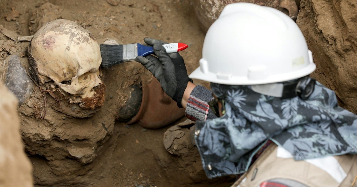 Arbeiter entdecken 1000 Jahre alte Mumie unter Straßenbelag