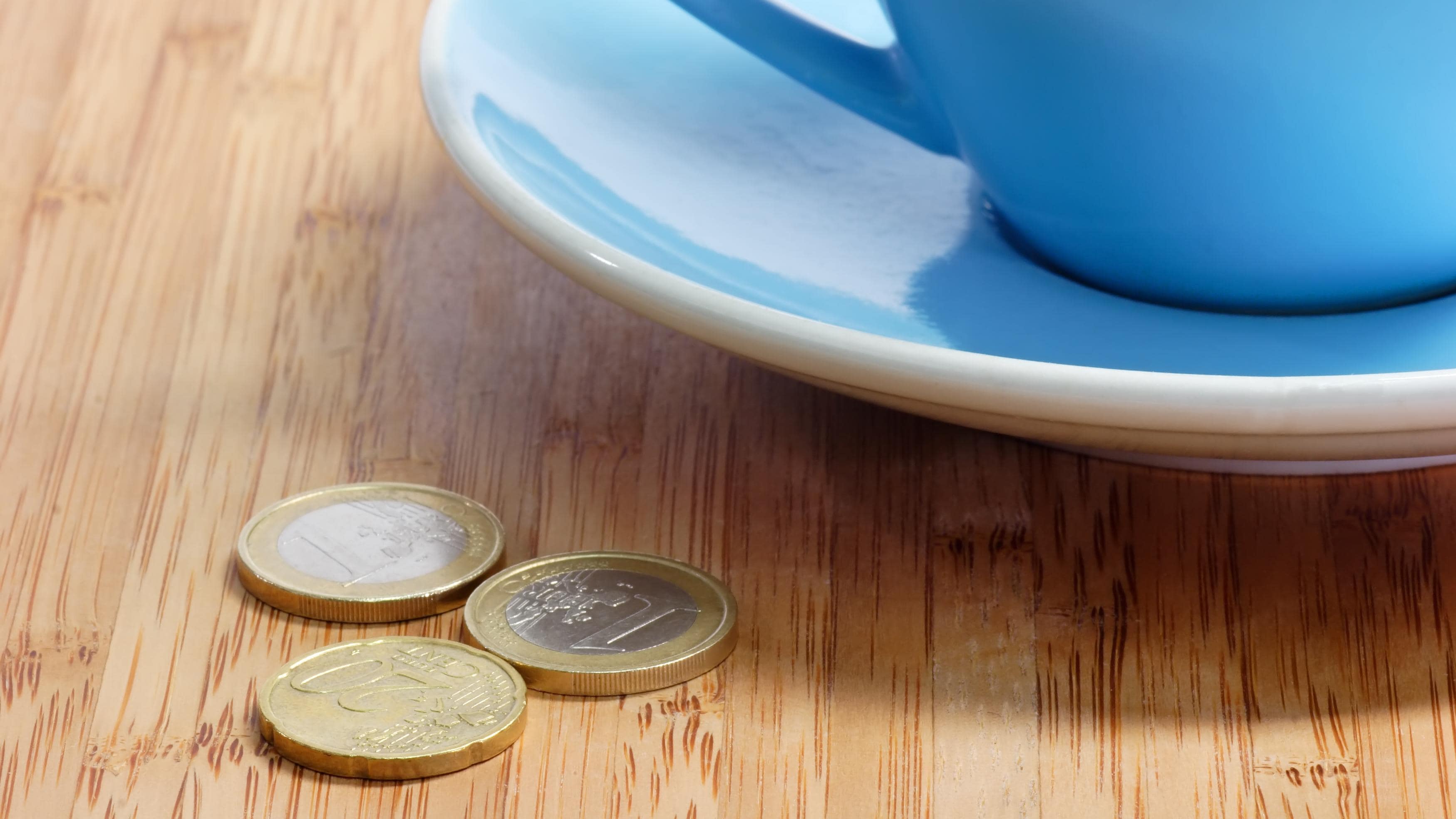 Machen Sie Urlaub in Italien, kommt sicher auch die Frage auf, ob Trinkgeld üblich ist und wie viel gegeben wird. Während in der Gastronomie ein Trinkgeld nicht verpflichtend ist, wird es in anderen Bereichen erwartet. … <a href="https://praxistipps.focus.de/trinkgeld-in-italien-so-machen-sie-es-richtig_117915"> ... mehr</a>