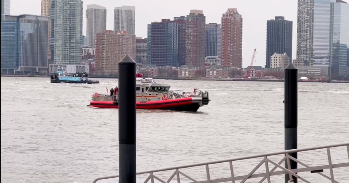 Drama in New York City: Helicopter crashes into Hudson River - | 6 people ...