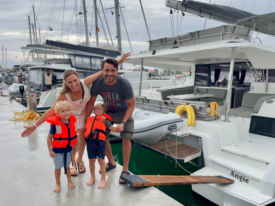 Après que le père de deux enfants ait survécu au cancer, la famille est partie en voyage.