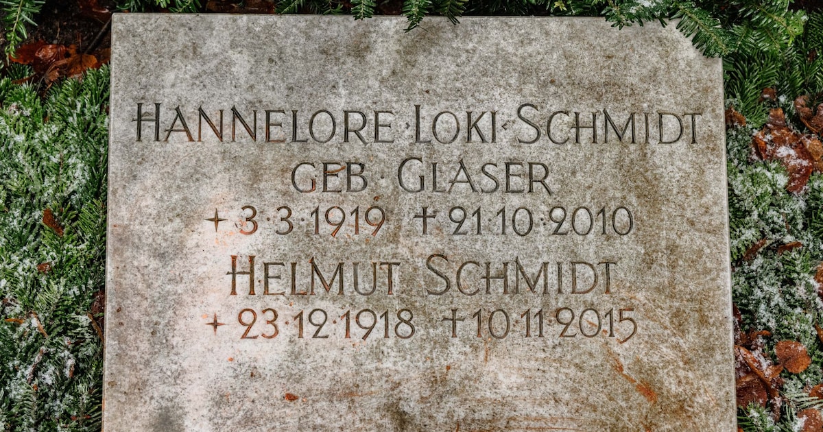 Grab von Helmut Schmidt erneut mit Hakenkreuzen beschmiert