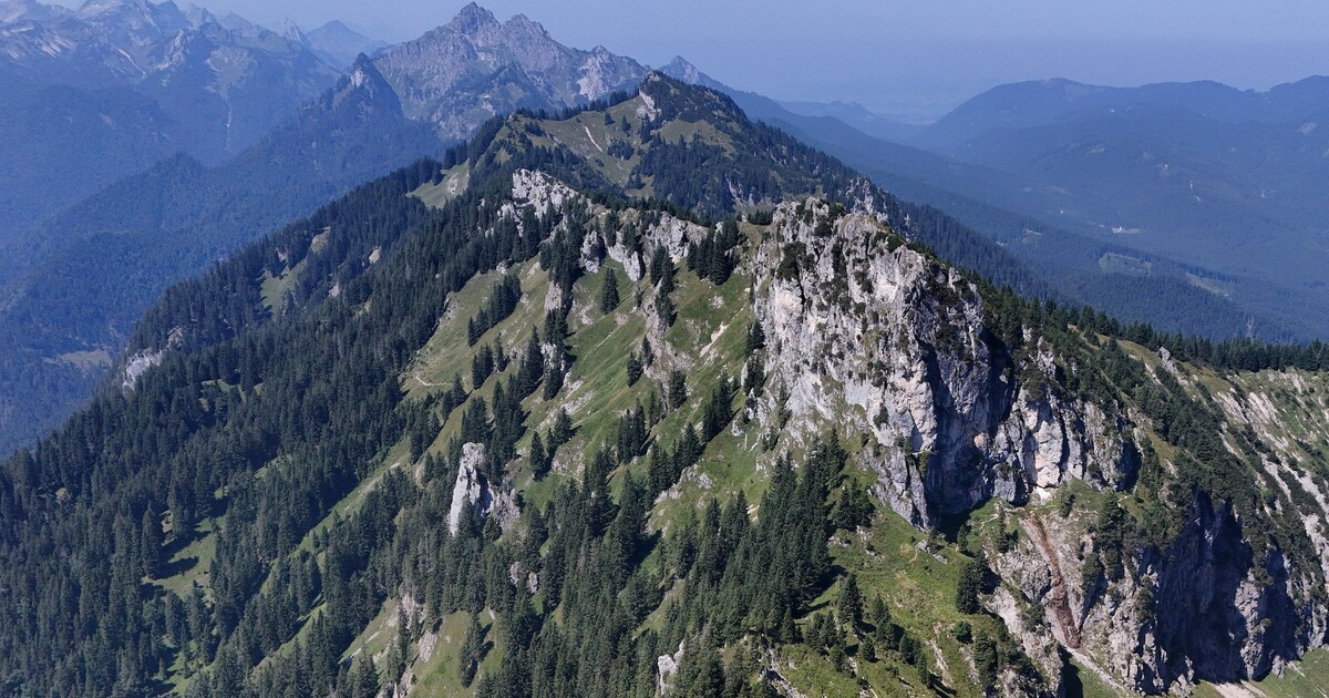 14-year-old falls 150 meters to his death while hiking
