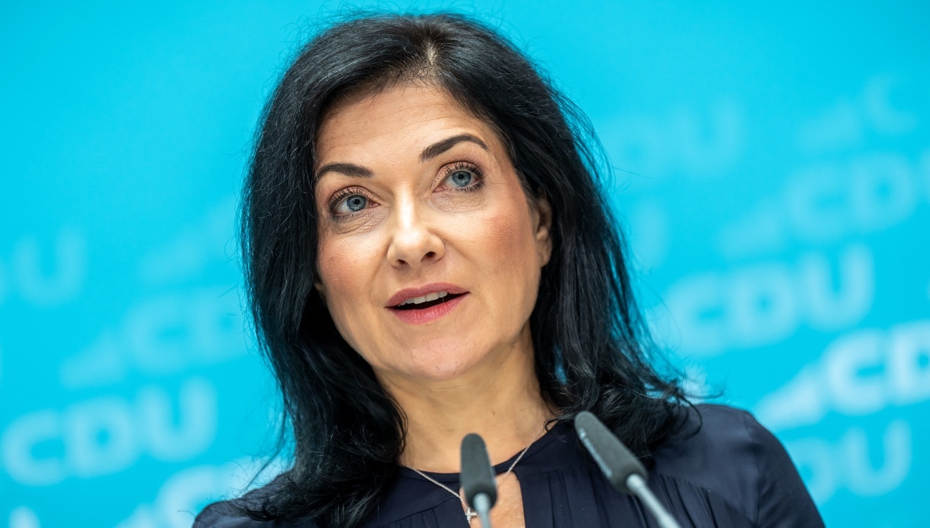 Wirtschafts- und Energieministerin Katherina Reiche, 52, sieht die sozialen Sicherungssysteme überlastet und den Faktor Arbeit in Deutschland auf Dauer nicht wettbewerbsfähig