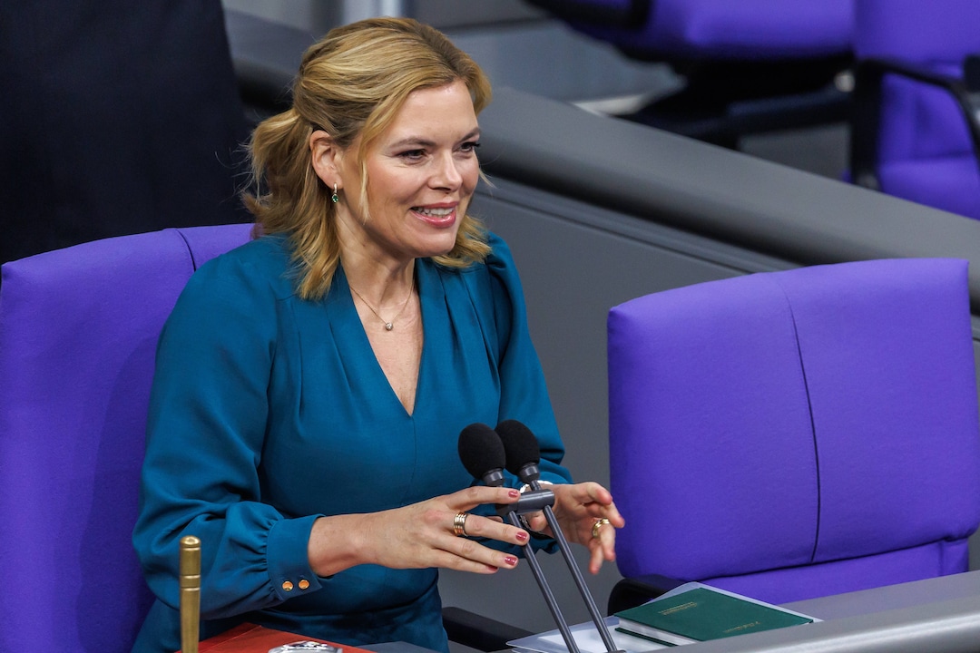 Julia Klöckner stellt ihren trockenen Humor unter Beweis