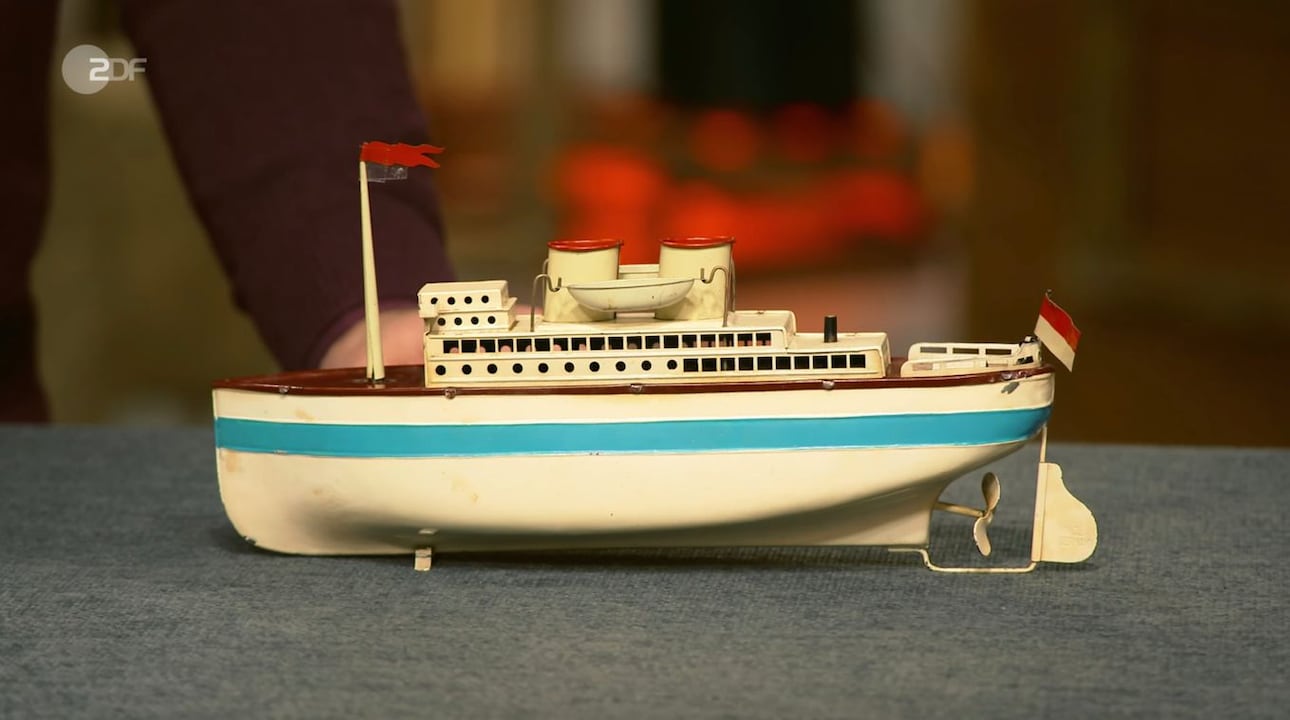 Experte stellte klar: Kein Rheindampfer, sondern ein Ozeandampfer von Fleischmann, Modell 830/27.