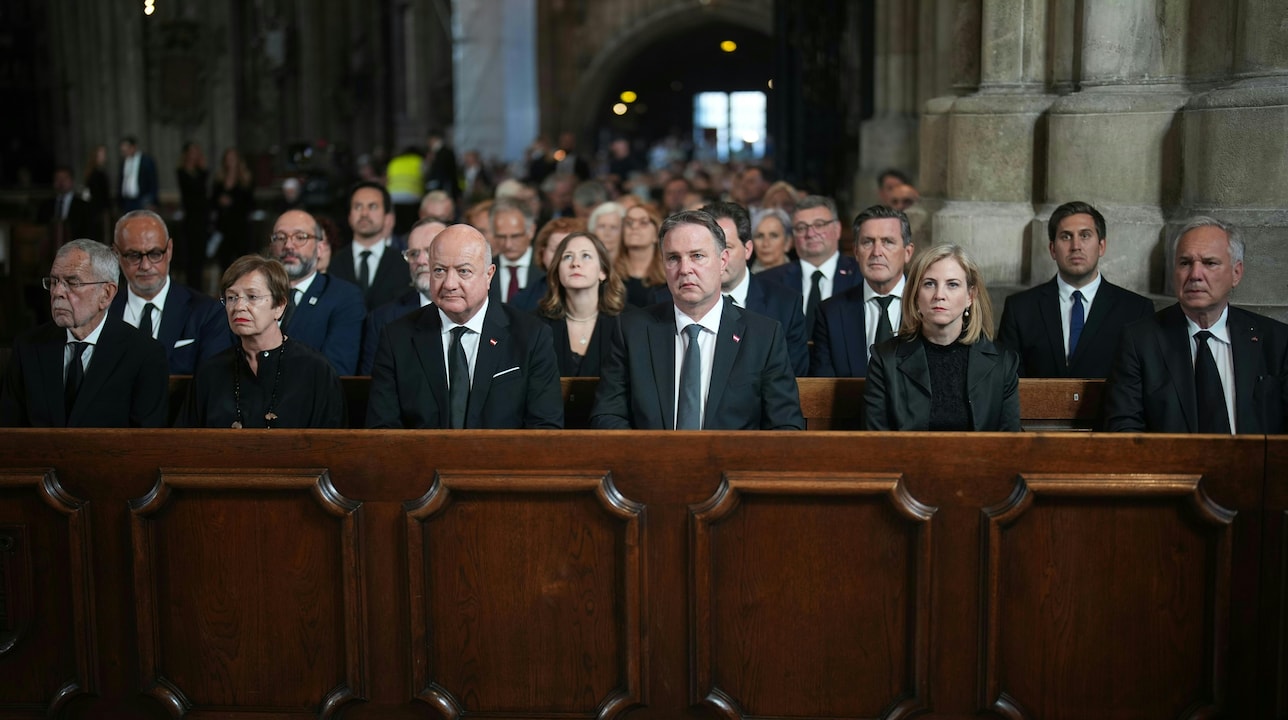 Mourning and memorial service in the Vienna Stephans Cathedral