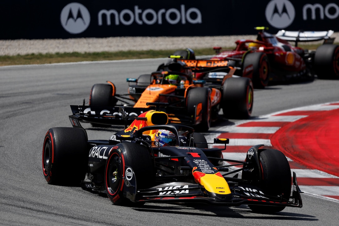 Max Verstappen tijdens de race in Barcelona