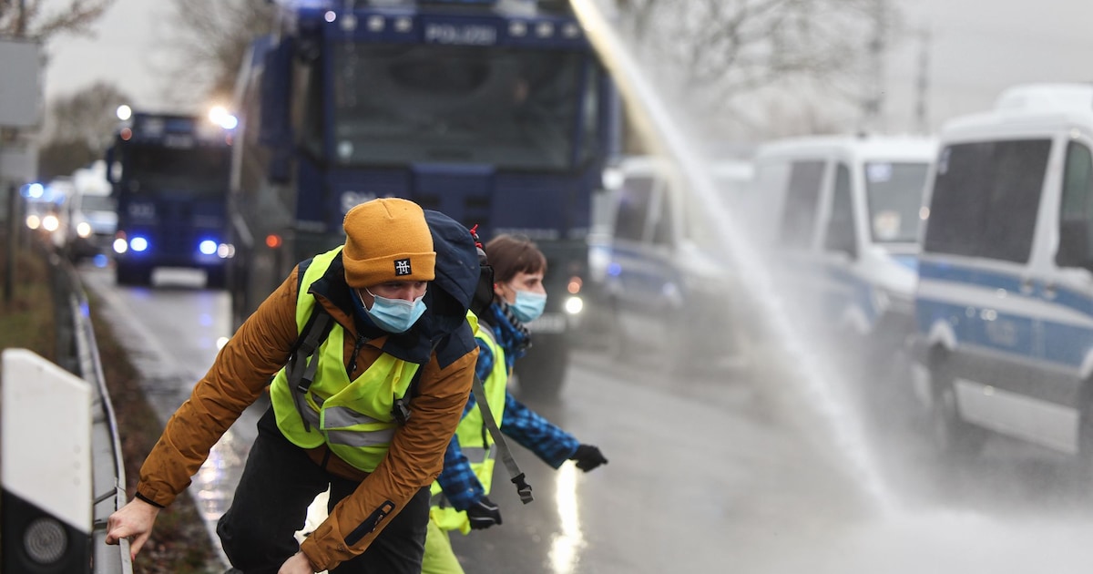 Gießen: Mega-Protest, Polizei in Vollalarm: AfD gründet ...