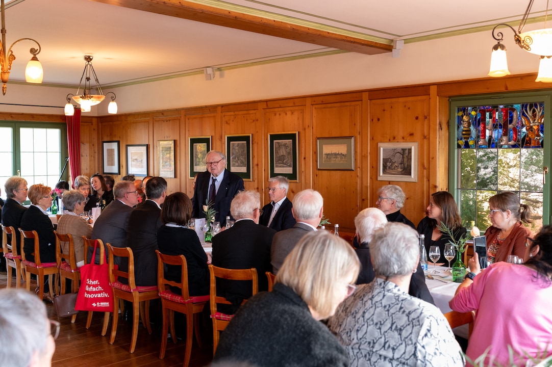 Nach dem Gottesdienst in der Peterskapelle fand das Mittagessen in der Franzensstube im Burda-Schlössle statt.
