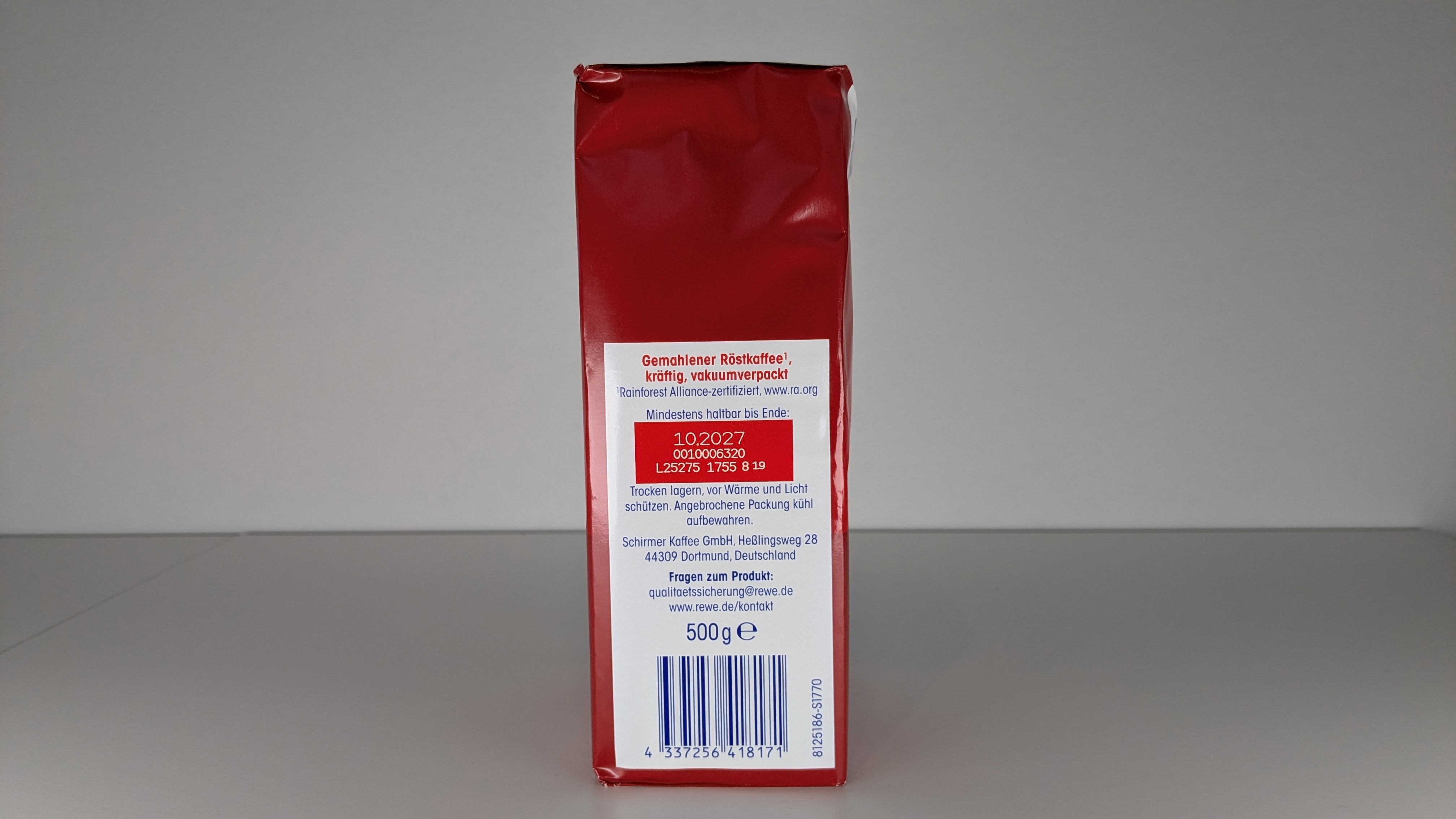 Ja! Röstkaffee Kräftig (REWE) 500 Gramm von der Seite.