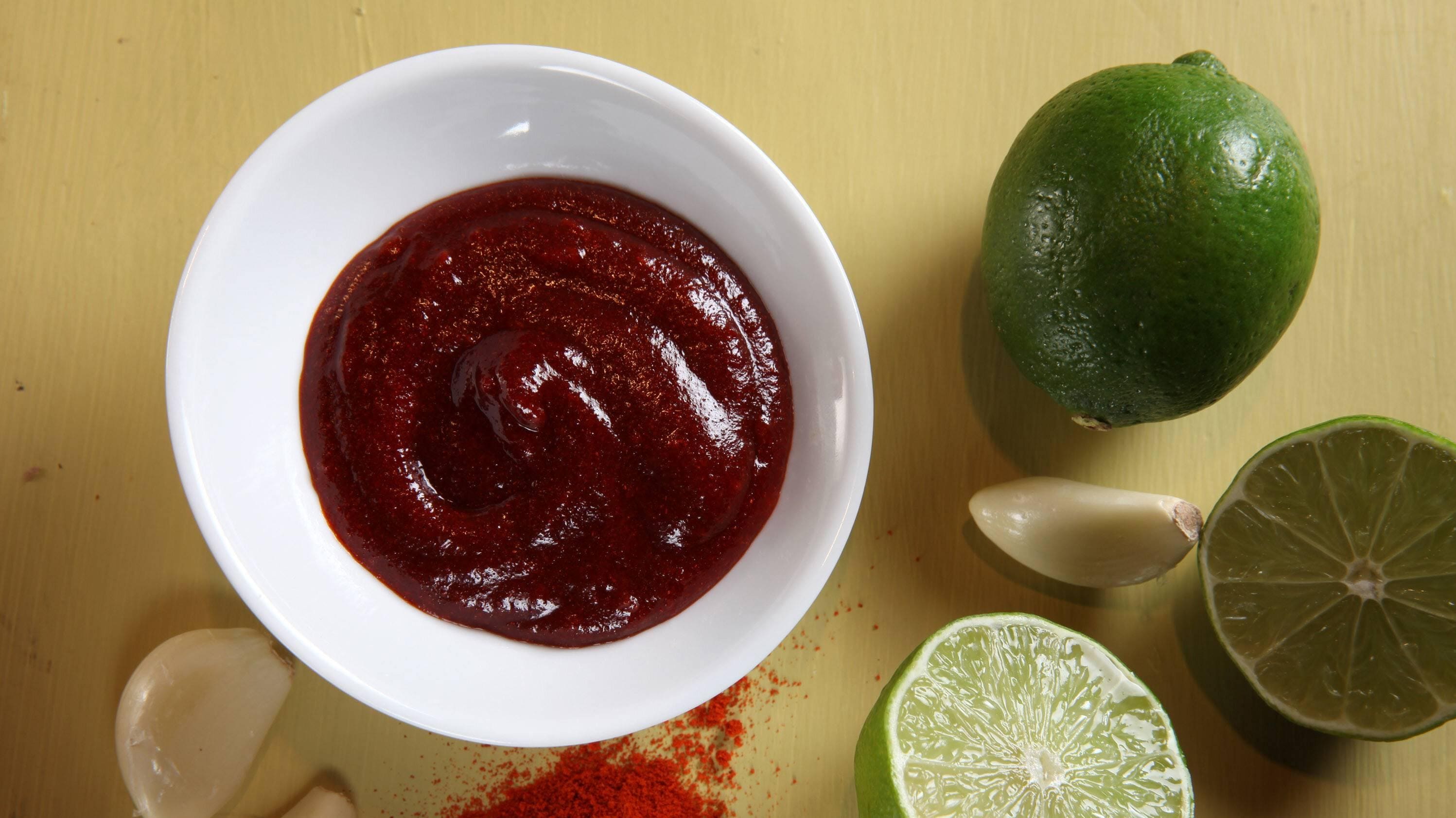 Da Gochujang in Deutschland nicht überall erhältlich ist, kann es sein, dass Sie sich mit einem Ersatz behelfen müssen, um Ihren Gerichten eine ähnliche Note zu verleihen wie die koreanische Würzpaste. … <a href="https://praxistipps.focus.de/gochujang-ersatz-und-alternativen-fuer-die-koreanische-wuerzpaste_146316"> ... mehr</a>