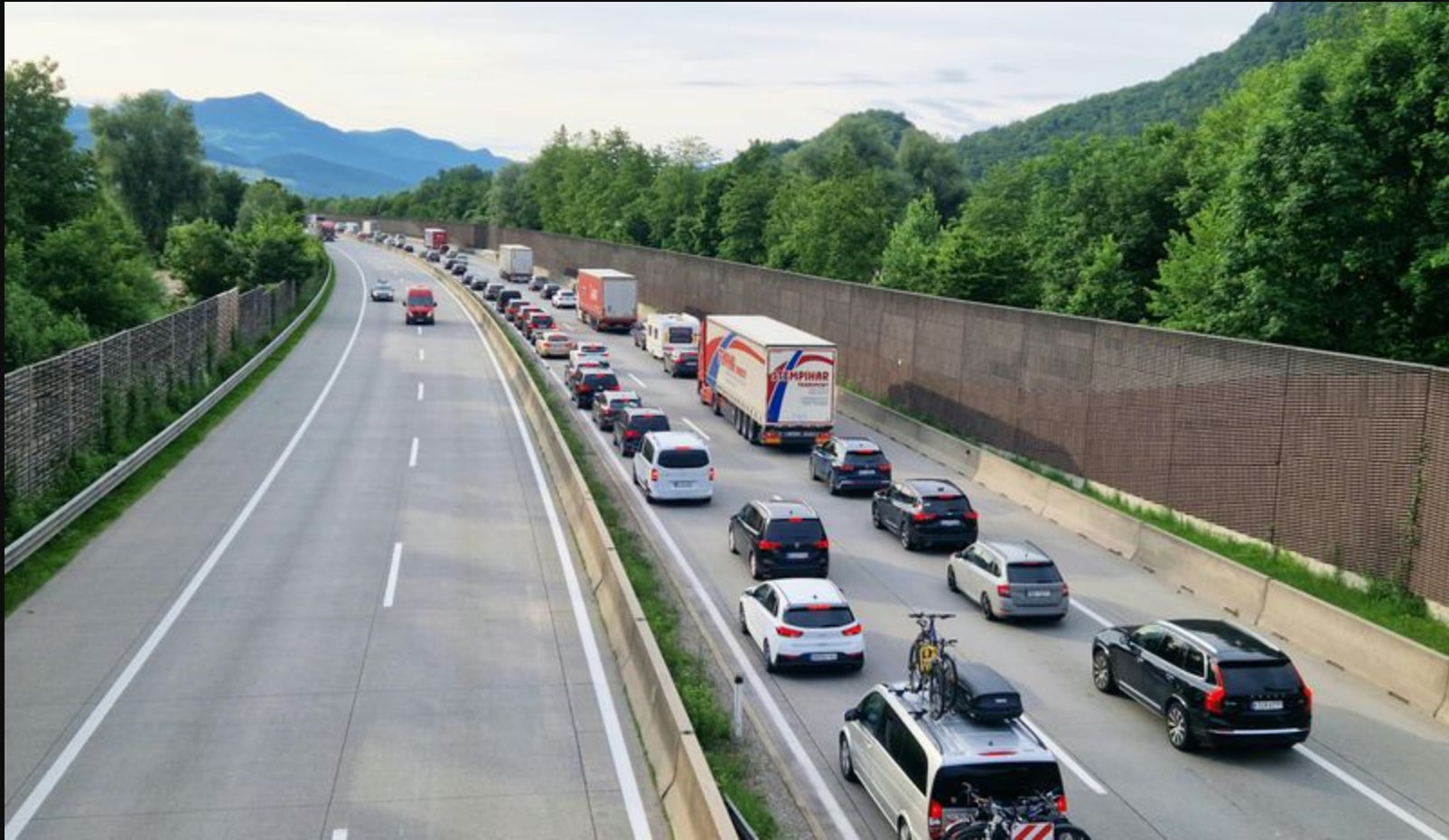 Auf der Tauernautobahn gibt es einen Mega-Stau.
