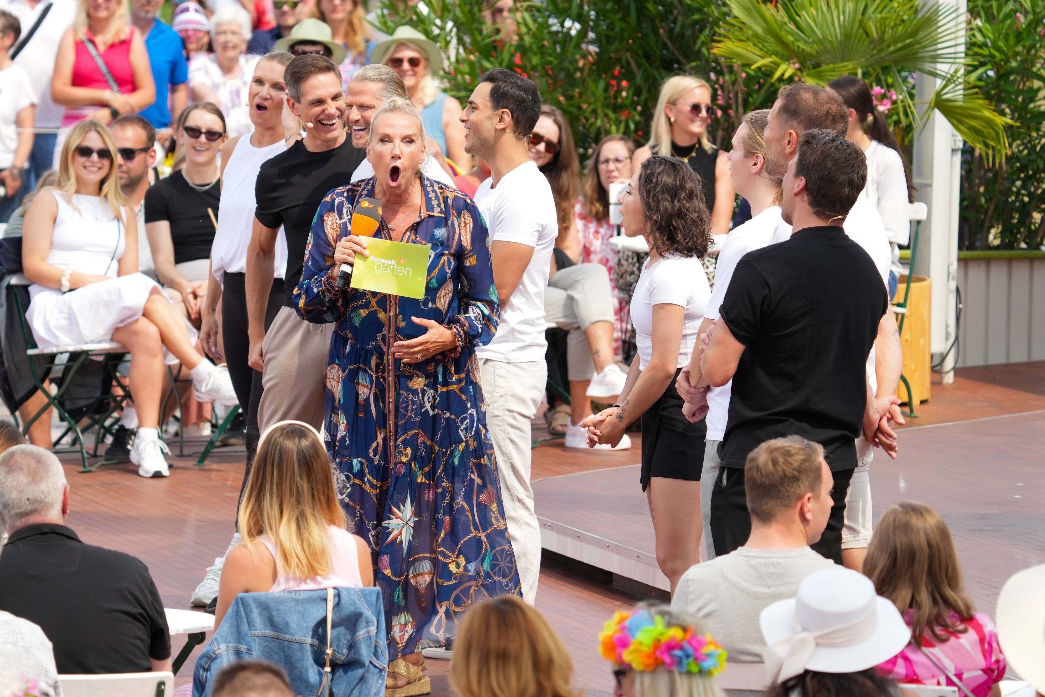 Andrea Kiewel flippt beim "Fernsehgarten" aus.