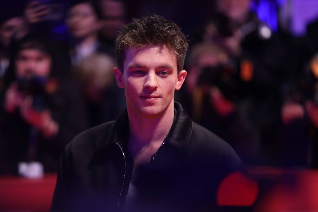 Spionage-Serie für BBC und ZDF: Jannis Niewöhner spielt Stasi-Offizier