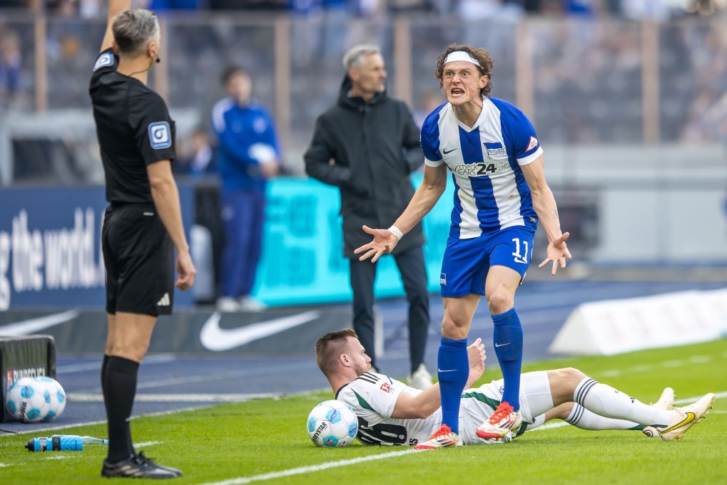 A nova temporada começa com um grande jogo: o duelo Schalke x Hertha.