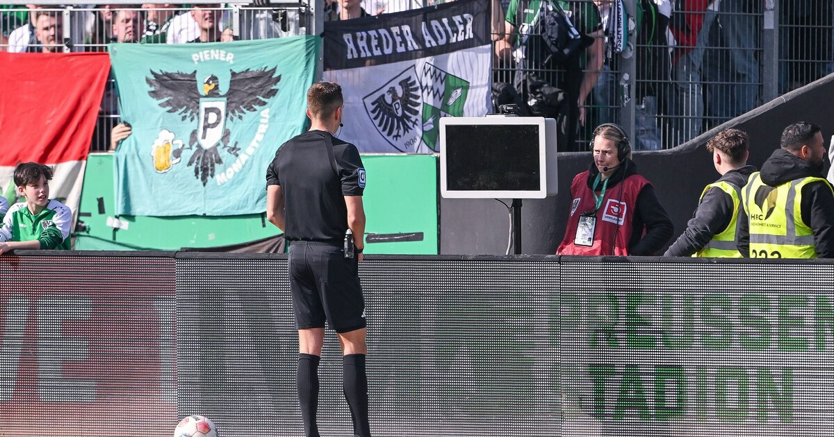 Masked men pull the plug on VAR, referee can't check penalty