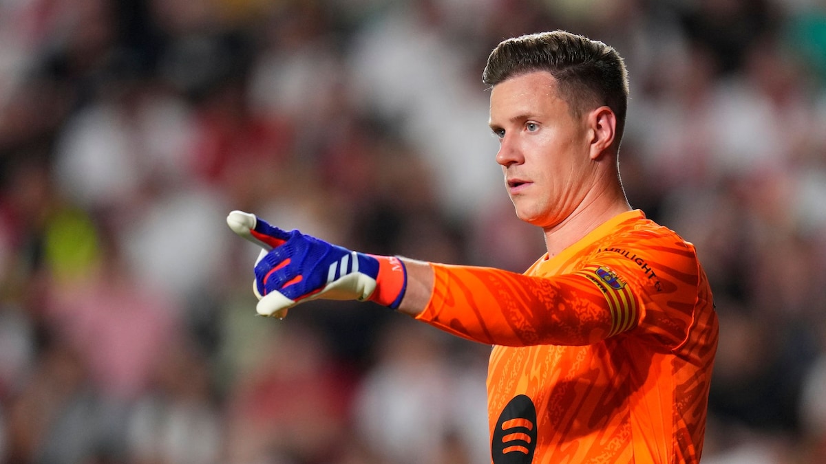 Barcelonas Torhüter Marc-Andre ter Stegen gestikuliert.