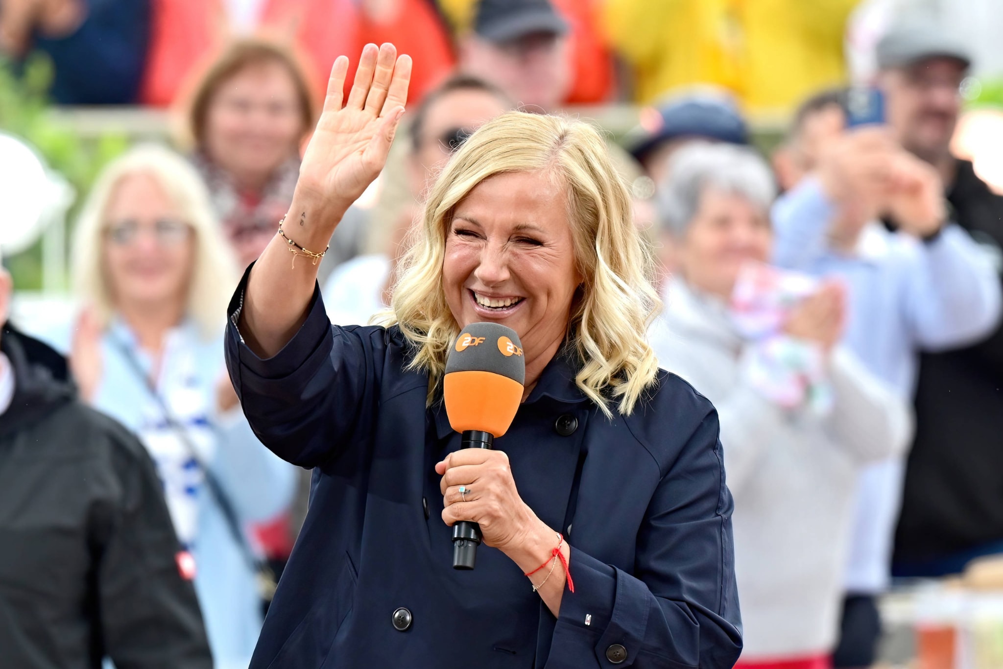 Andrea Kiewel moderiert den "Fernsehgarten" im ZDF.