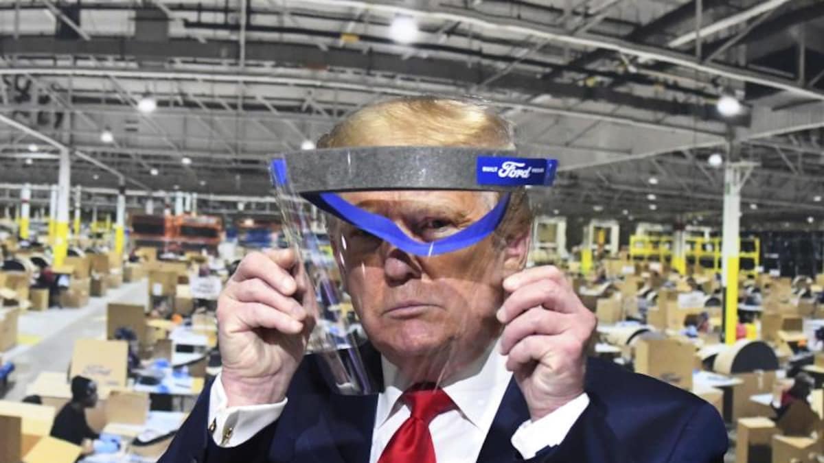 Donald Trump während eines Rundgangs in einem Ford-Werk in Ypsilanti