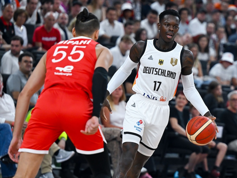 Dennis Schröder (right) in action.