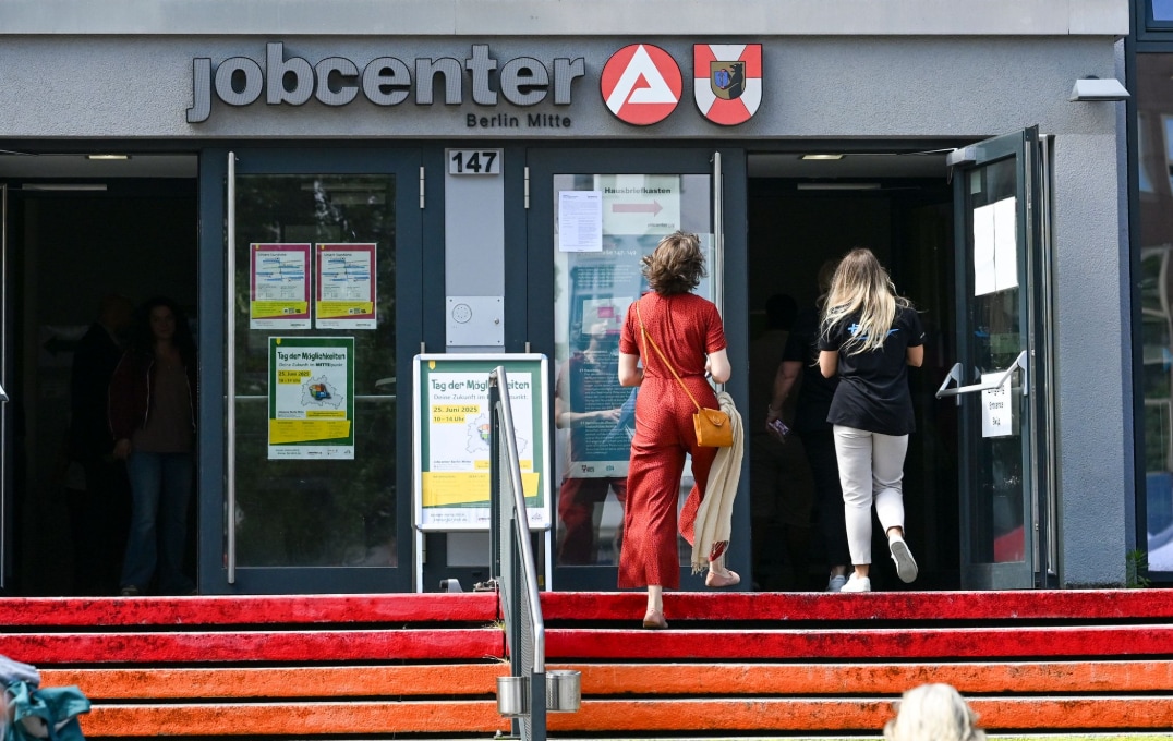 Der Eingang zum Jobcenter Berlin-Mitte.