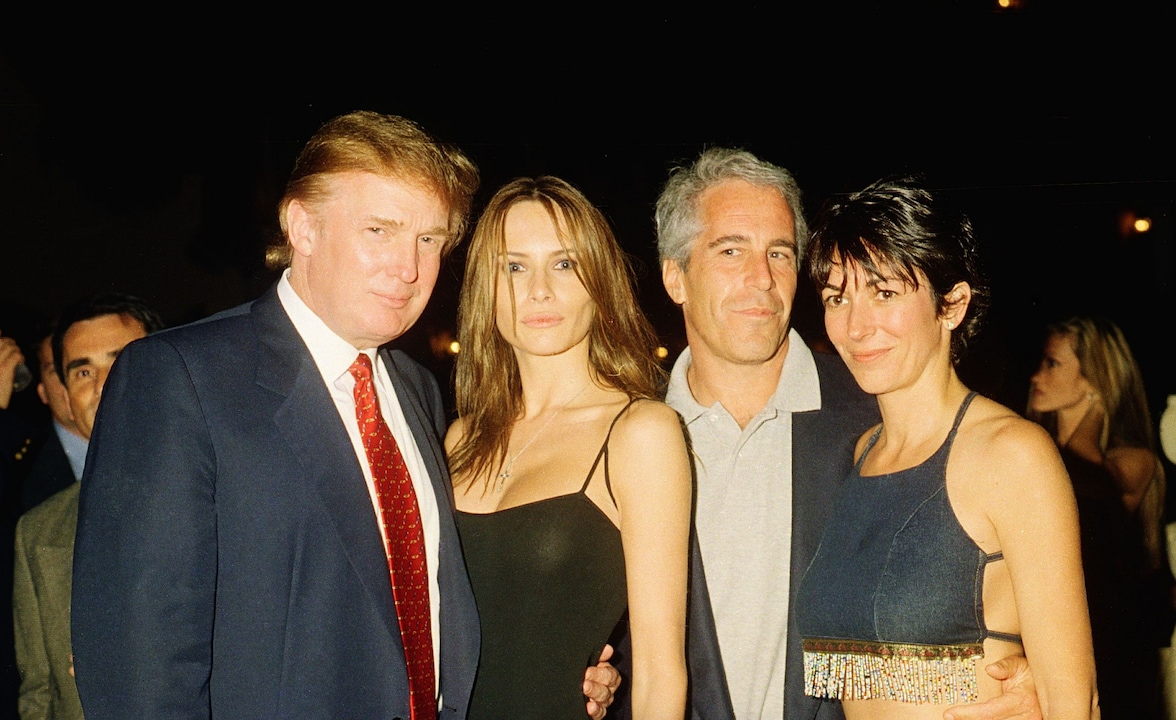 Donald i Melania Trump, Jeffrey Epstein i jego dziewczyna Ghislaine Maxwell w Mar-a-Lago w lutym 2000 r.