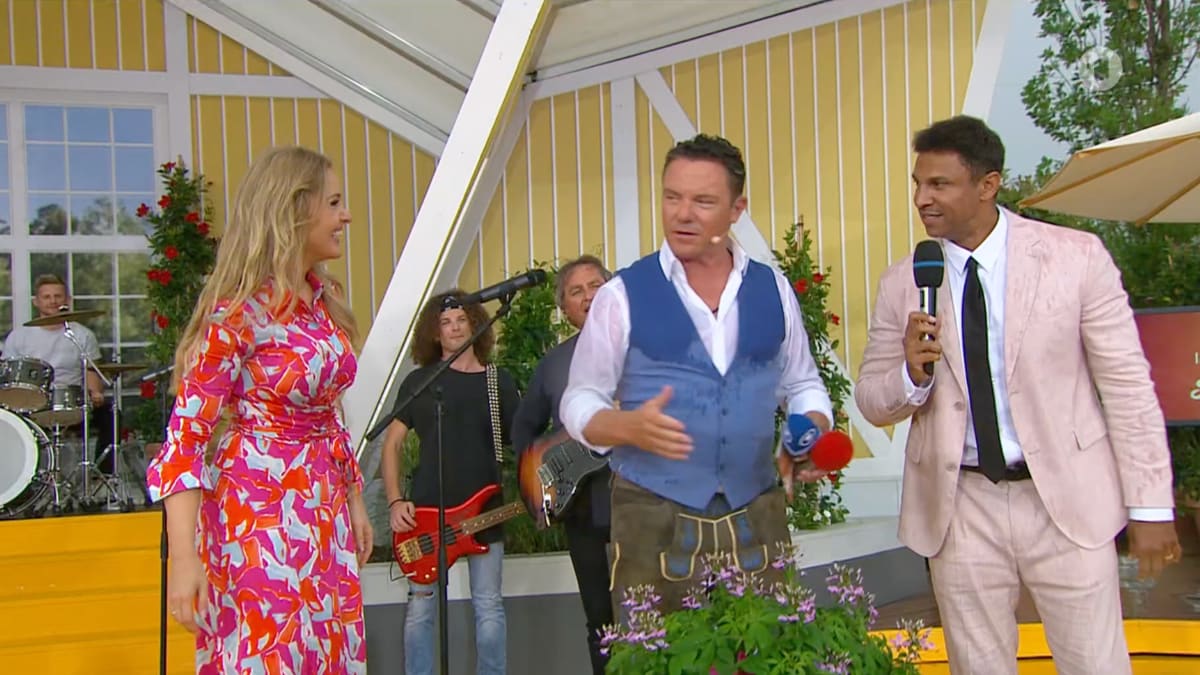 Beim Auftritt von Daniel und Patrice Aminati unterläuft Stefan Mross ein Patzer.