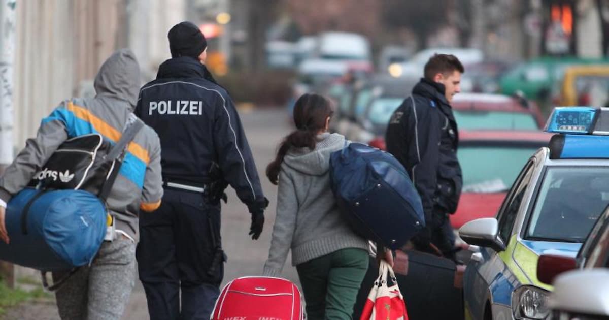 Asylum seeker collapses in pain - deportation canceled in Halle