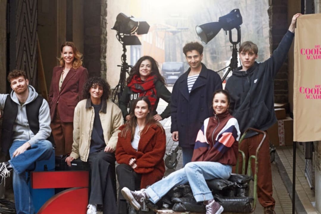 „Die Cooking Academy“-Schauspieler am Drehort Schloss Haniel