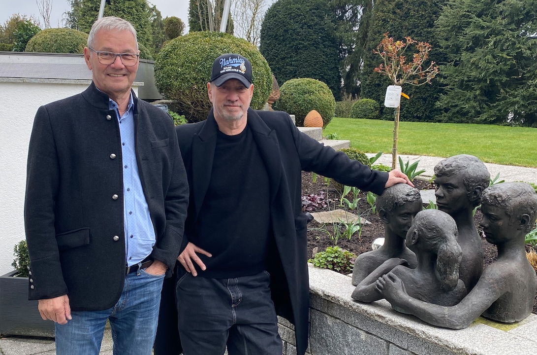 Roland Emmerich mit Bruder Andreas (l.)