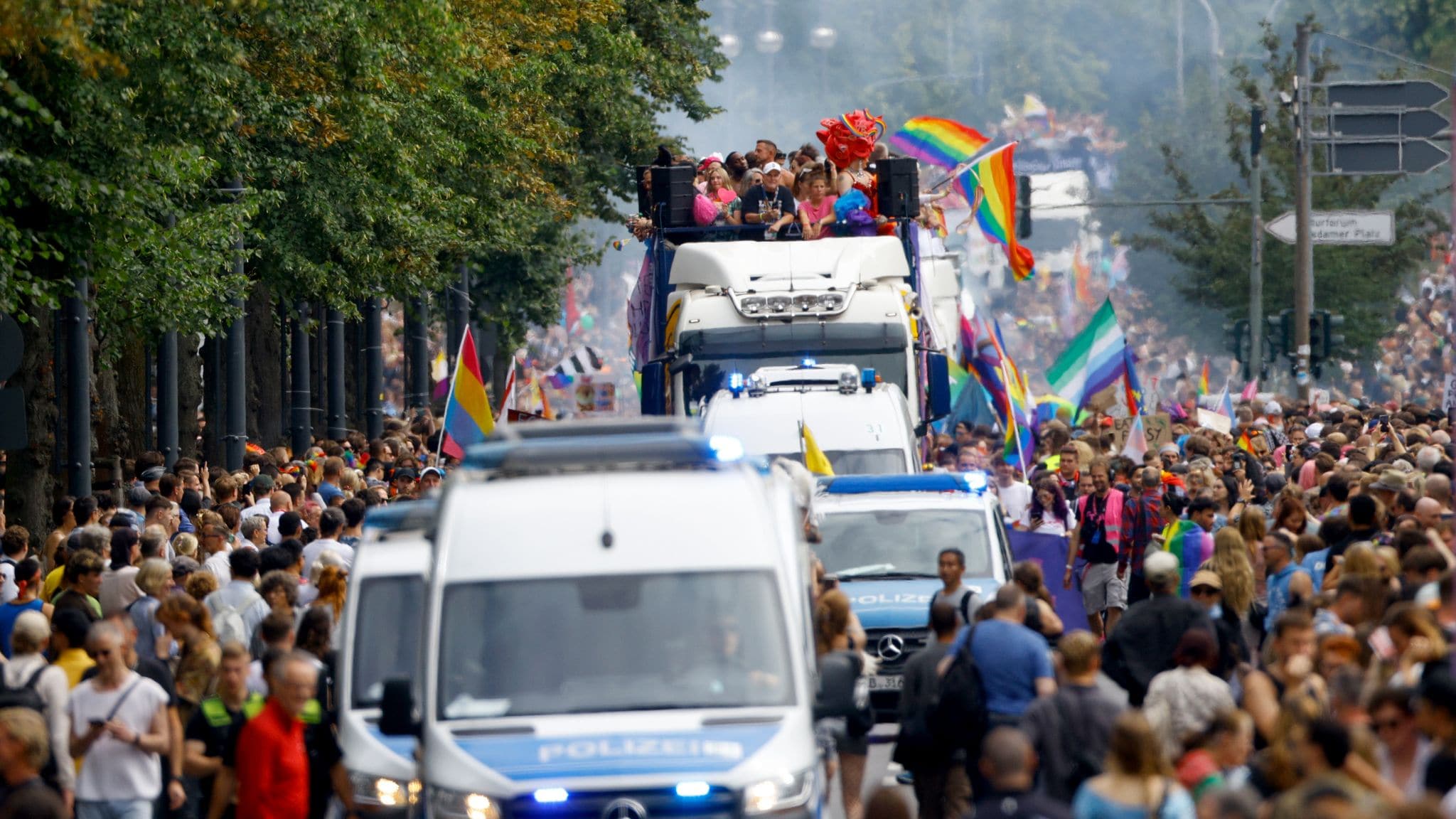 Angriffe auf Truck von CDU-Verband beim Berliner CSD