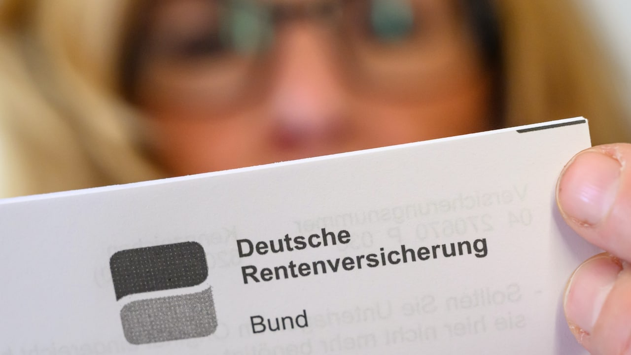 A woman reads a letter from the pension insurance company