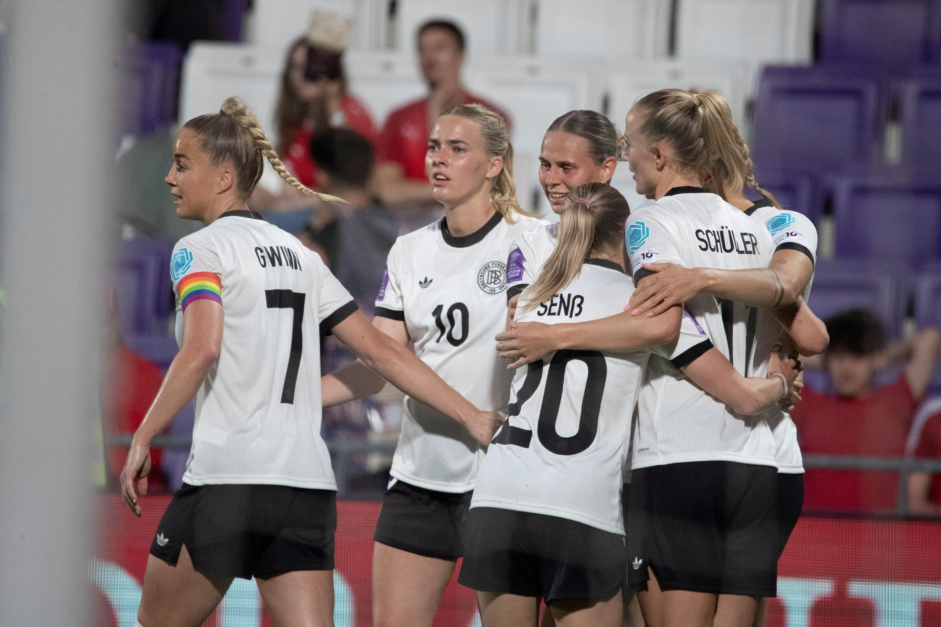 Die DFB-Frauen jubeln in Wien gegen Österreich